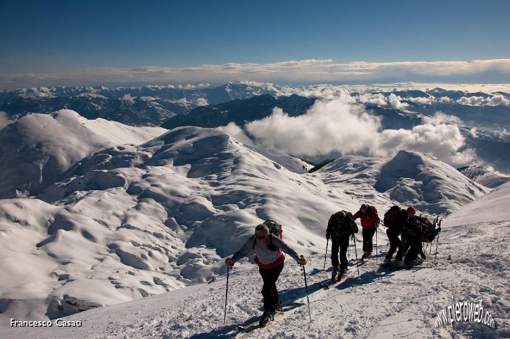 010 Gli ultimi passi prima della cima.jpg